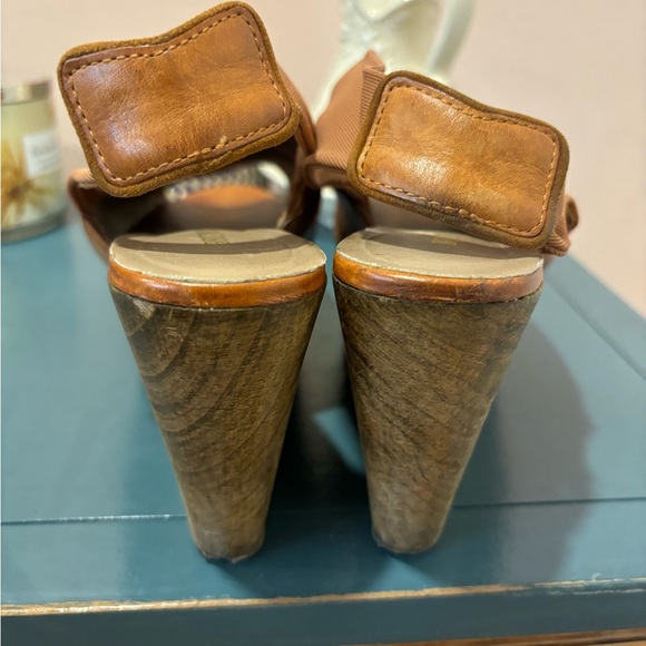 Bruno Magli leather wooden wedge sandals - Picture 3 of 7